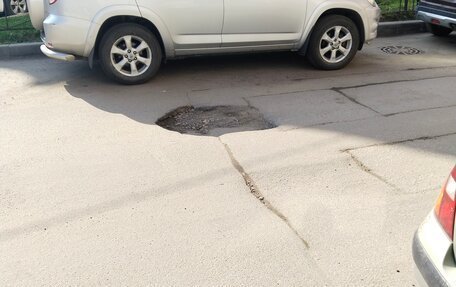 Toyota RAV4, 2010 год, 2 000 000 рублей, 2 фотография