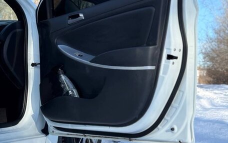 Hyundai Solaris II рестайлинг, 2014 год, 830 000 рублей, 2 фотография