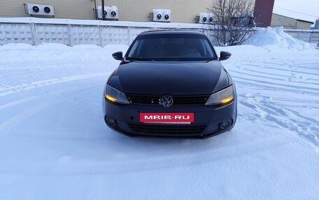 Volkswagen Jetta VI, 2013 год, 770 000 рублей, 2 фотография