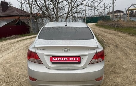 Hyundai Solaris II рестайлинг, 2013 год, 750 000 рублей, 3 фотография