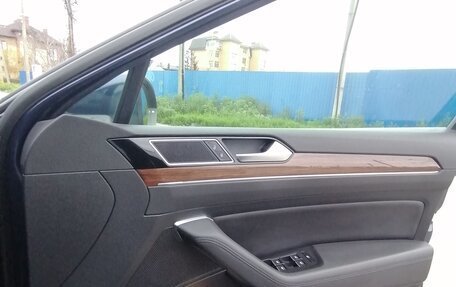 Volkswagen Passat B8 рестайлинг, 2015 год, 1 880 000 рублей, 17 фотография