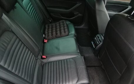 Volkswagen Passat B8 рестайлинг, 2015 год, 1 880 000 рублей, 20 фотография