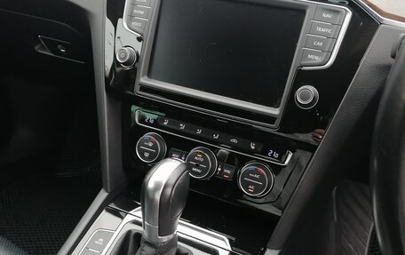 Volkswagen Passat B8 рестайлинг, 2015 год, 1 880 000 рублей, 16 фотография