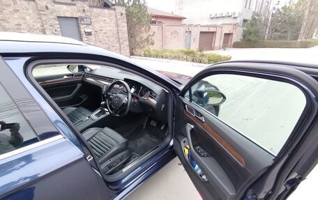 Volkswagen Passat B8 рестайлинг, 2015 год, 1 880 000 рублей, 19 фотография