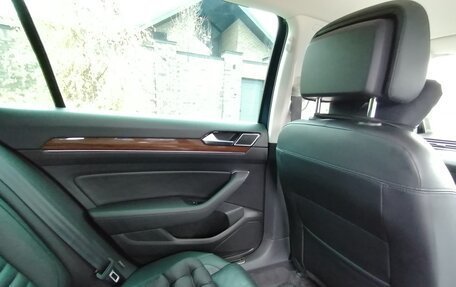 Volkswagen Passat B8 рестайлинг, 2015 год, 1 880 000 рублей, 24 фотография