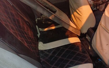 Mitsubishi Mirage VI рестайлинг, 2001 год, 100 000 рублей, 2 фотография