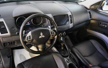 Mitsubishi Outlander III рестайлинг 3, 2011 год, 1 179 000 рублей, 12 фотография