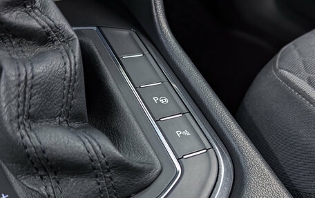 Volkswagen Tiguan II, 2018 год, 2 150 000 рублей, 24 фотография