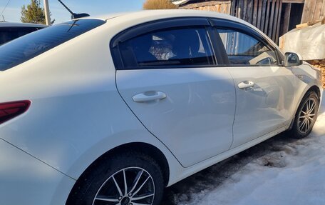 KIA Rio IV, 2018 год, 1 100 000 рублей, 2 фотография