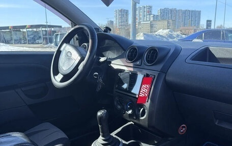 Ford Fiesta, 2004 год, 280 000 рублей, 12 фотография