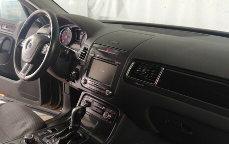 Volkswagen Touareg III, 2011 год, 1 999 000 рублей, 11 фотография