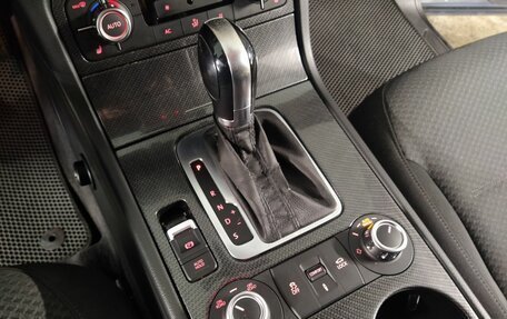 Volkswagen Touareg III, 2011 год, 1 999 000 рублей, 17 фотография