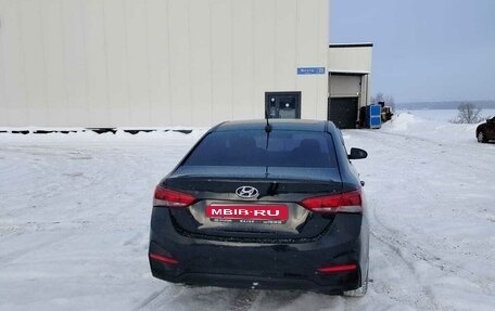 Hyundai Solaris II рестайлинг, 2018 год, 850 000 рублей, 3 фотография