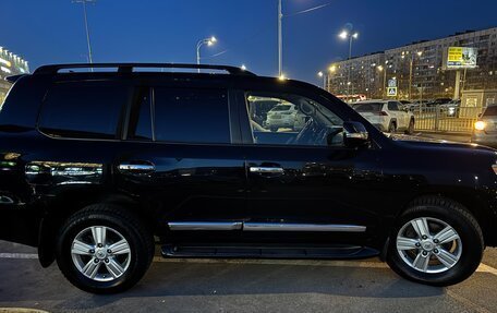 Toyota Land Cruiser 200, 2014 год, 3 700 000 рублей, 2 фотография