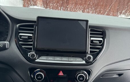 Hyundai Solaris II рестайлинг, 2021 год, 1 530 000 рублей, 2 фотография