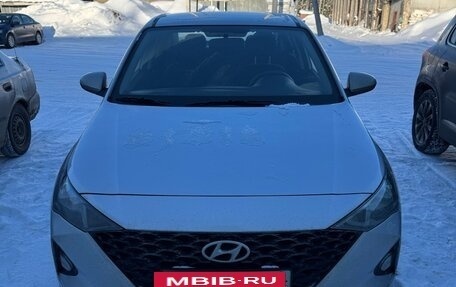 Hyundai Solaris II рестайлинг, 2021 год, 1 530 000 рублей, 8 фотография