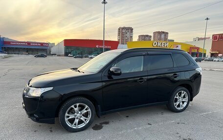 Mitsubishi Outlander III рестайлинг 3, 2013 год, 1 395 000 рублей, 3 фотография