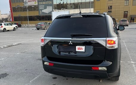 Mitsubishi Outlander III рестайлинг 3, 2013 год, 1 395 000 рублей, 4 фотография