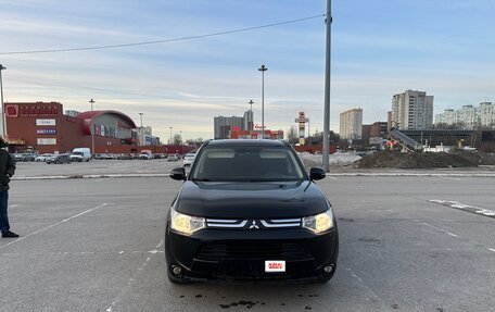 Mitsubishi Outlander III рестайлинг 3, 2013 год, 1 395 000 рублей, 7 фотография