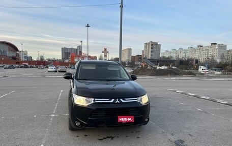 Mitsubishi Outlander III рестайлинг 3, 2013 год, 1 395 000 рублей, 8 фотография