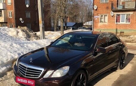 Mercedes-Benz E-Класс, 2010 год, 1 300 000 рублей, 4 фотография