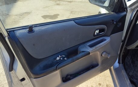 Mazda 323, 2001 год, 210 000 рублей, 8 фотография