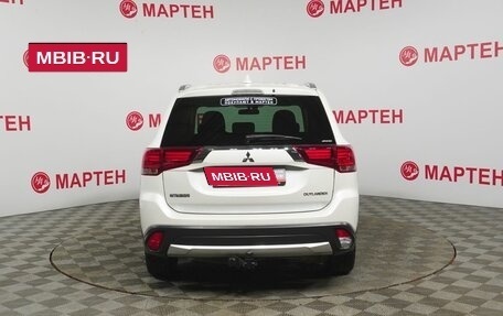 Mitsubishi Outlander III рестайлинг 3, 2018 год, 2 170 000 рублей, 6 фотография