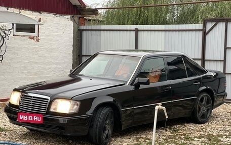 Mercedes-Benz E-Класс, 1994 год, 410 000 рублей, 1 фотография