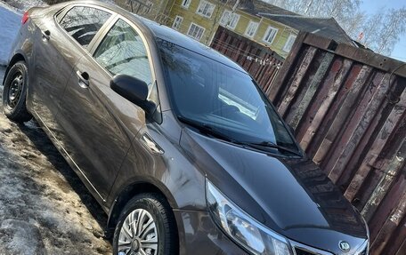 KIA Rio III рестайлинг, 2015 год, 830 000 рублей, 2 фотография