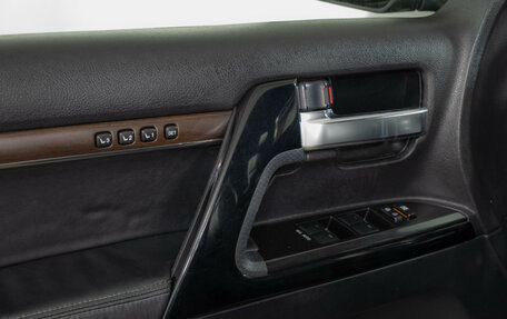 Toyota Land Cruiser 200, 2016 год, 5 050 000 рублей, 15 фотография