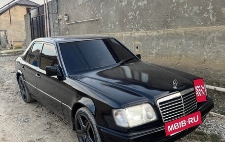 Mercedes-Benz E-Класс, 1994 год, 410 000 рублей, 4 фотография