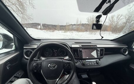 Toyota RAV4, 2018 год, 2 690 000 рублей, 9 фотография