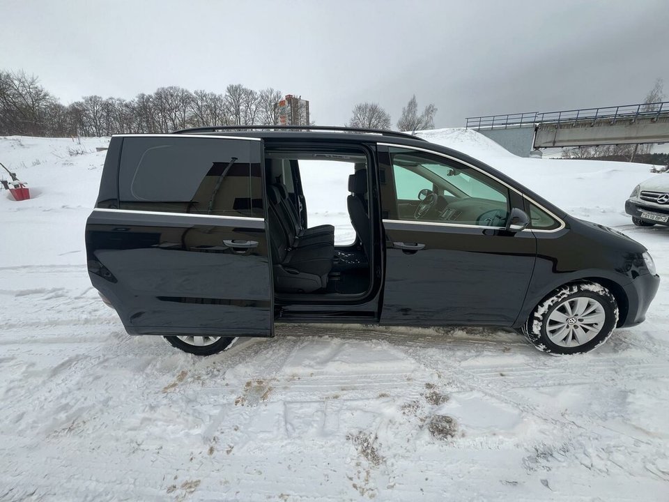 Volkswagen Sharan II рестайлинг, 2021 год, 550 000 рублей, 2 фотография