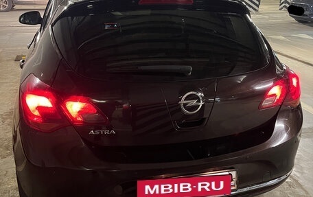 Opel Astra J, 2014 год, 1 050 000 рублей, 4 фотография