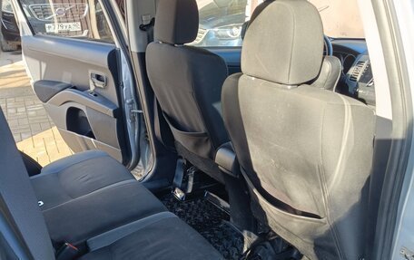 Mitsubishi Outlander III рестайлинг 3, 2009 год, 910 000 рублей, 6 фотография