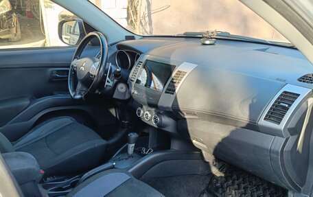 Mitsubishi Outlander III рестайлинг 3, 2009 год, 910 000 рублей, 10 фотография