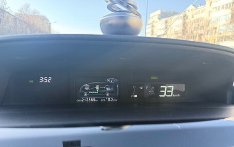 Toyota Prius Alpha I (ZVW40/41), 2016 год, 1 030 000 рублей, 2 фотография