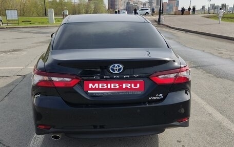 Toyota Camry, 2022 год, 3 800 000 рублей, 2 фотография