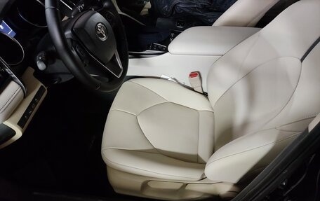 Toyota Camry, 2022 год, 3 800 000 рублей, 5 фотография