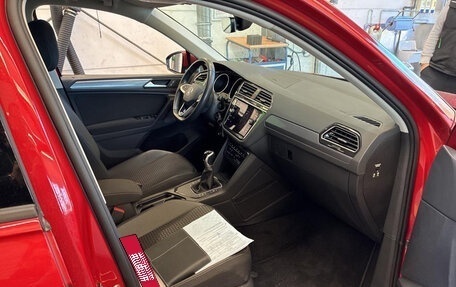 Volkswagen Tiguan II, 2022 год, 2 372 000 рублей, 8 фотография