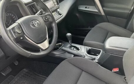 Toyota RAV4, 2018 год, 3 000 000 рублей, 12 фотография