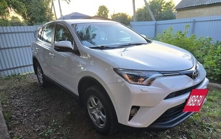 Toyota RAV4, 2018 год, 3 000 000 рублей, 4 фотография