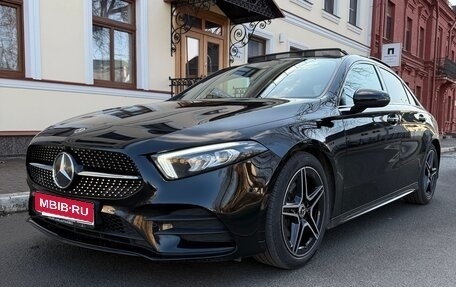 Mercedes-Benz A-Класс, 2019 год, 2 650 000 рублей, 1 фотография