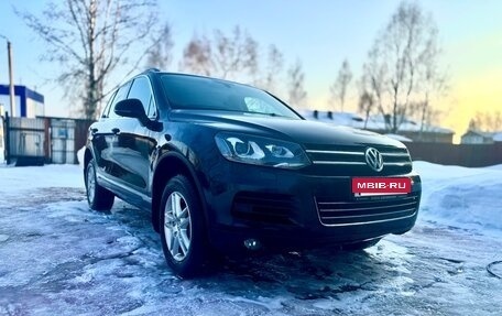 Volkswagen Touareg III, 2011 год, 1 750 000 рублей, 2 фотография