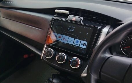 Toyota Corolla, 2018 год, 1 990 000 рублей, 9 фотография