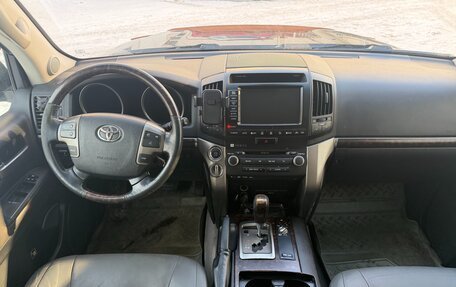 Toyota Land Cruiser 200, 2010 год, 2 900 000 рублей, 6 фотография