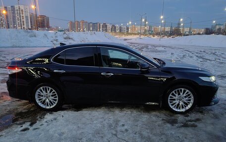 Toyota Camry, 2019 год, 3 200 000 рублей, 2 фотография
