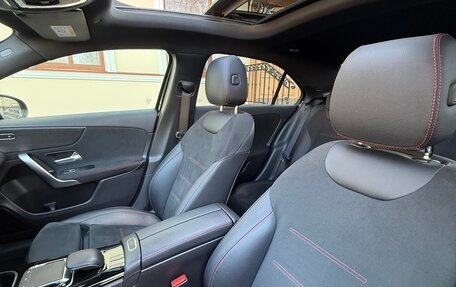 Mercedes-Benz A-Класс, 2019 год, 2 650 000 рублей, 14 фотография