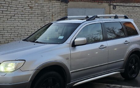 Mitsubishi Outlander III рестайлинг 3, 2004 год, 800 000 рублей, 17 фотография