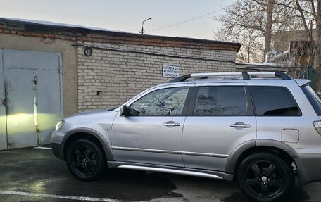 Mitsubishi Outlander III рестайлинг 3, 2004 год, 800 000 рублей, 9 фотография